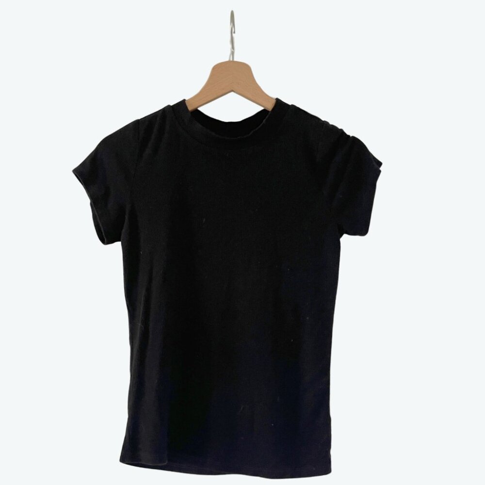 Fitted Ribbed Black Tee